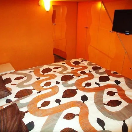 B&B Orange