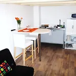 Orange Nocleg ze śniadaniem